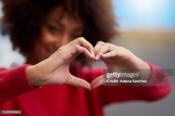 alles lieben - love hearts stock-fotos und bilder