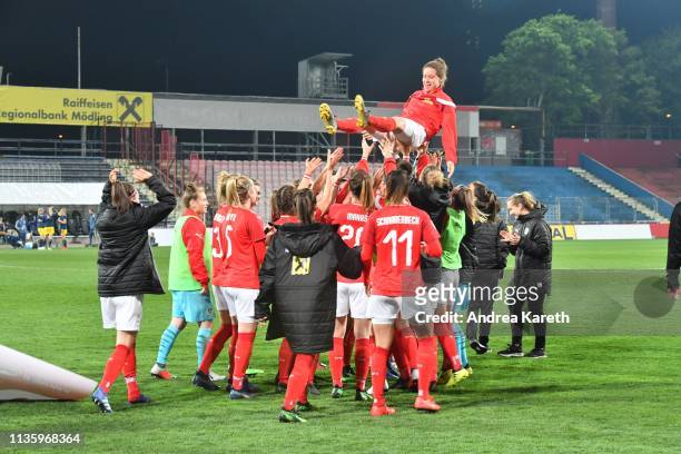 The players of Austria thank Nina Burger of Austria after the Women's international friendly between Austria and Sweden at BSFZ-Arena on April 9,...