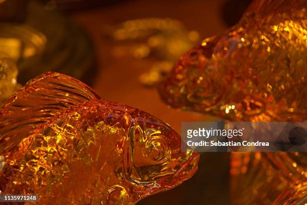 murano glass yellow fish, very colored in yellow golden red, tuscany, italy. - murano fotografías e imágenes de stock