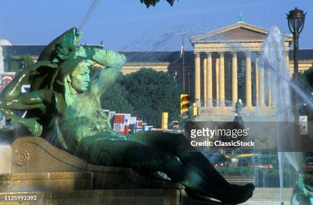 2000s PHILADELPHIA MUSEUM OF ART VIEWED THROUGH SWANN FOUNTAIN LOGAN CIRCLE BENJAMIN FRANKLIN PARKWAY PHILADELPHIA PA USA