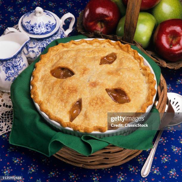 1990s DEEP DISH APPLE PIE