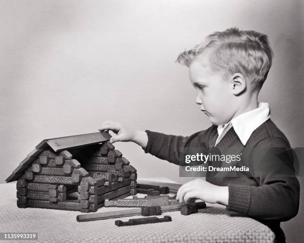 1950s INTENT YOUNG BLOND BOY PLAYING BUILDING MODEL LOG CABIN WITH LINCOLN LOG TOY SET