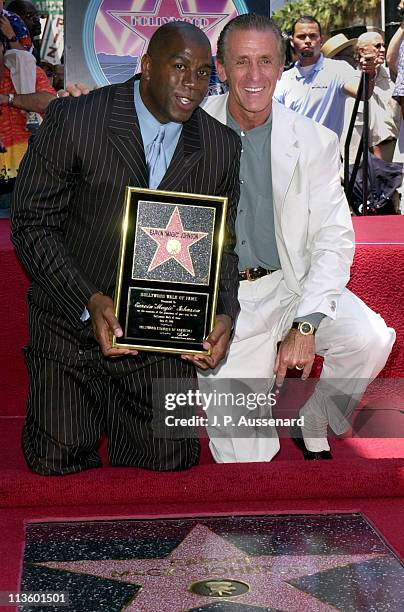 Pat Riley Walk 227 Magic Johnson Pat Riley Photos & High Res Pictures - Getty Images