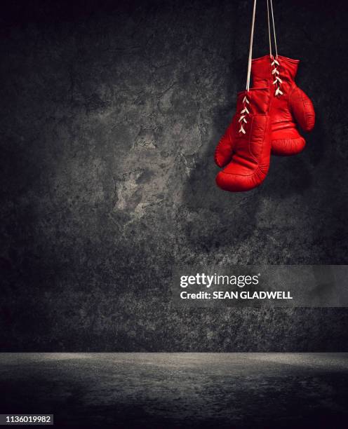 boxing background - red glove foto e immagini stock