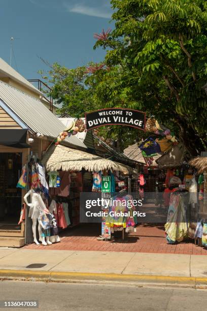 key west, florida toetsen-verenigde staten - duval street stockfoto's en -beelden