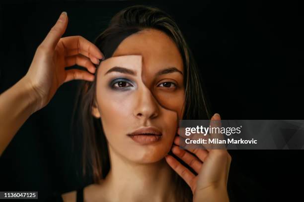 schminken-optische illusie - creative makeup stockfoto's en -beelden