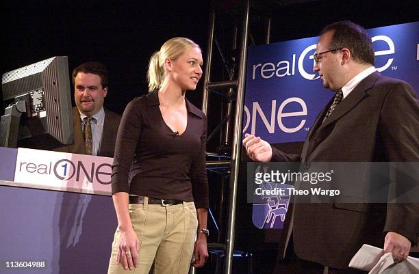 RealNetworks VP Dave Richards, CBS' Survivor Lindsey Richter and Realnetworks chairman&CEO Rob Glaser at RealOne launch