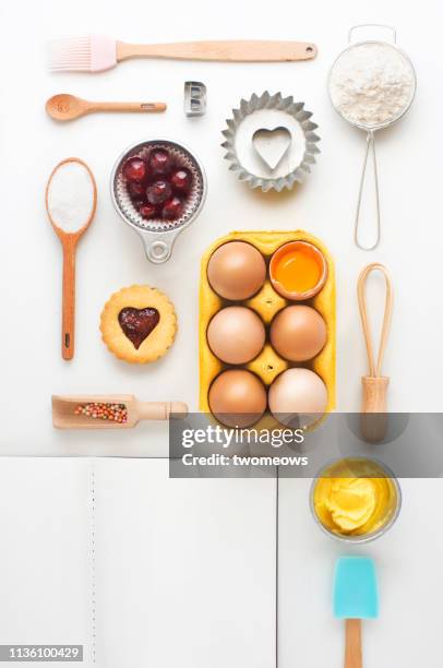 baking utensils object still life. - knolling tools stock-fotos und bilder