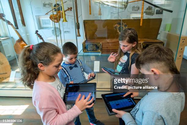 April 2019, Saxony-Anhalt, Weißenfels: The primary school pupils Clara , Mounir, Emilie and Tomasz from Weißenfels are testing a new music-making app...