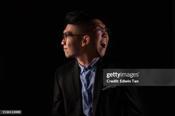 un homme avec 2 visages heureux et en colère - angry faces photos et images de collection