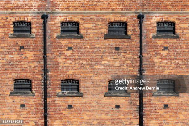 prison walls - uk prison stock-fotos und bilder