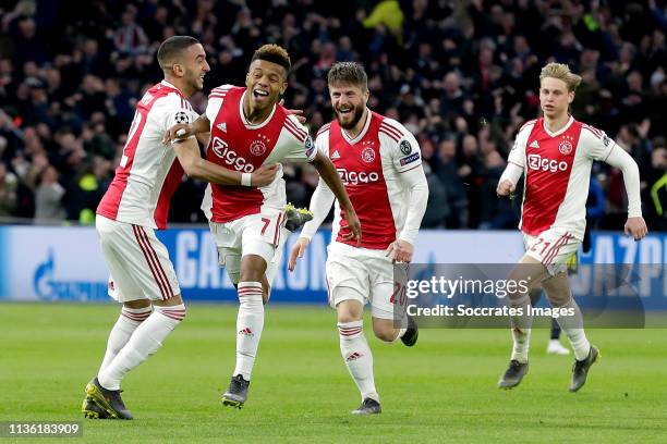 David Neres of Ajax celebrates 1-1 with Hakim Ziyech of Ajax, Lasse Schone of Ajax, Frenkie de Jong of Ajax during the UEFA Champions League match...