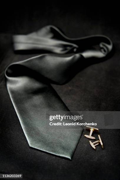 silk black tie - cufflink fotografías e imágenes de stock