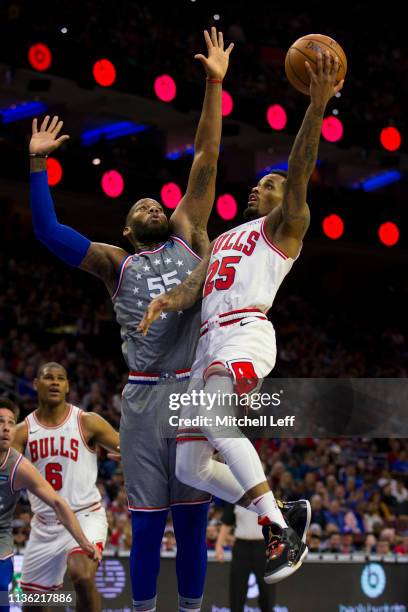 Walt Lemon Jr. #25 of the Chicago Bulls shoots the ball against Greg Monroe of the Philadelphia 76ers in the first quarter at the Wells Fargo Center...