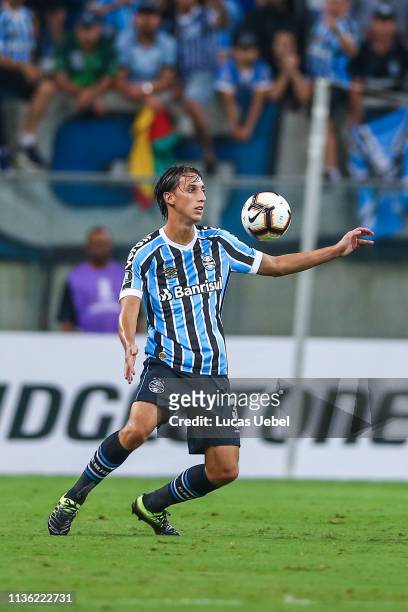 Pedro Geromel of Gremio controls the ball during the match between Gremio and Libertad, as part of Copa Conmebol Libertadores 2019, at Arena do...