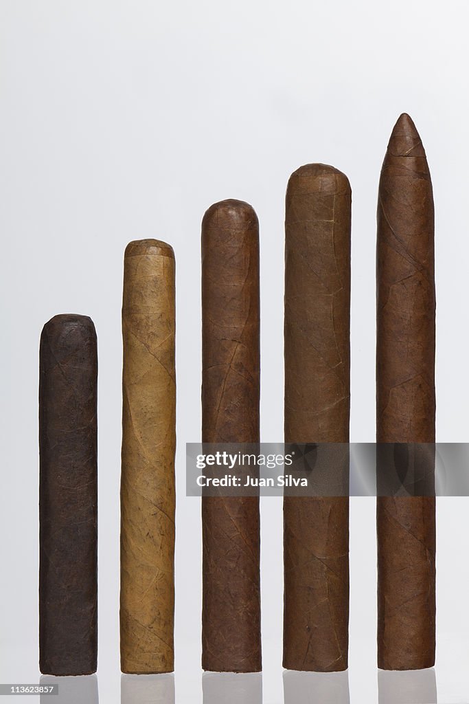 Five cigars in a row arranged like bar chart