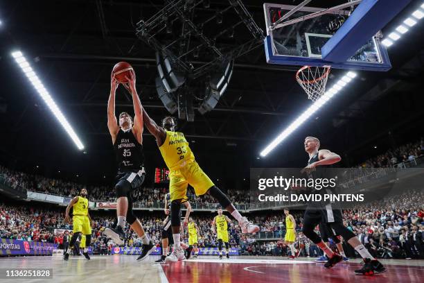 Antwerp's Moses Kingsley and Novgorod's Chris Czerapowicz pictured in action during the basketball match between Antwerp Giants and Russian team BC...