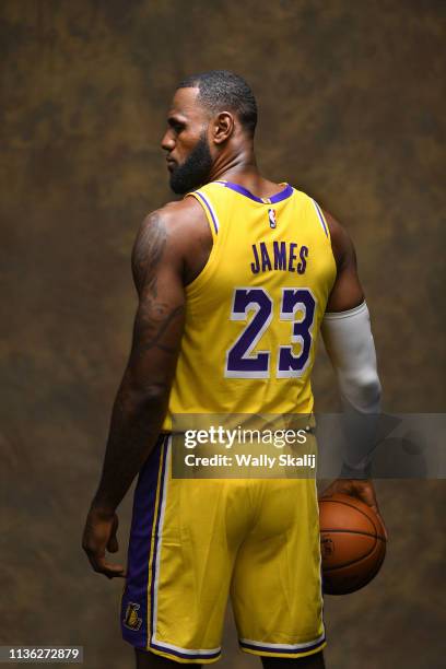 James Lebron James Portrait Photos and Premium High Res Pictures - Getty Images