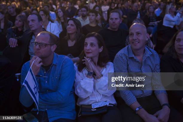 Israelis react after watching Beresheet spacecraft fail to land safely on the moon on April 11, 2019 in Tel Aviv, Israel. The Israeli spacecraft -...