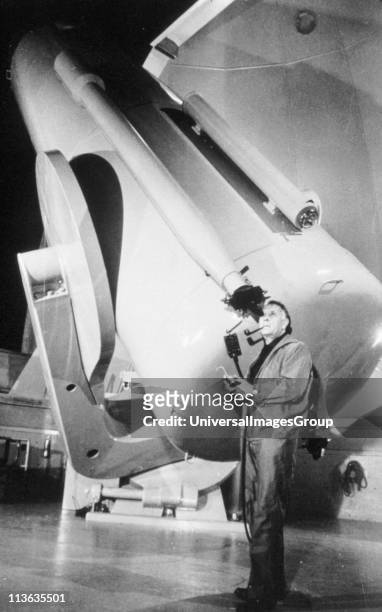 Edwin Powell Hubble American astronomer who discovered 'red shift'. Hubble Constant for expansion of the universe. Hubble in the observatory....