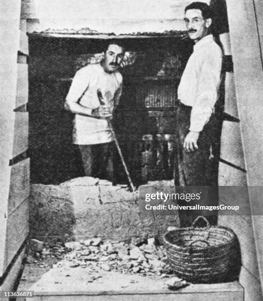 Howard Carter reached the entrance to Tut'ankhamun's tomb at Luxor 1922-3