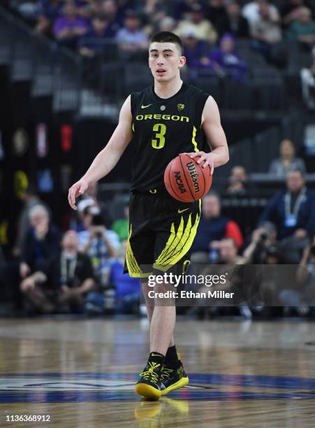 Payton Pritchard of the Oregon Ducks brings the ball up the court against the Washington Huskies during the championship game of the Pac-12...