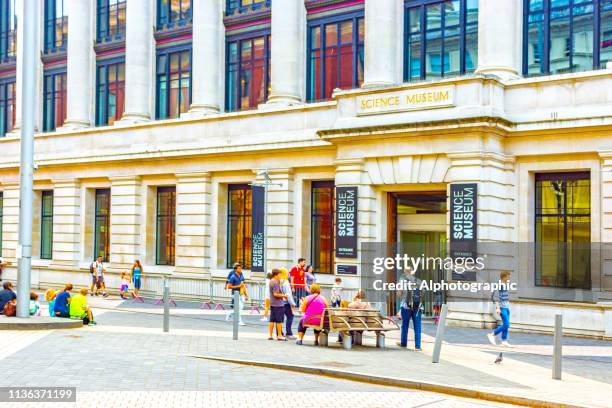 science museum in londen - science museum stockfoto's en -beelden