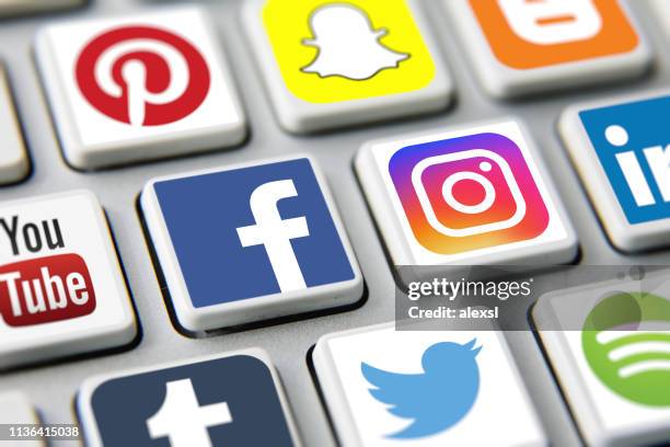 social media icons internet app application - linkedin imagens e fotografias de stock