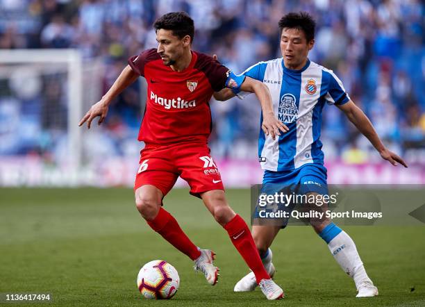Wu Lei of RCD Espanyol competes for the ball against Jesus Navas of Sevilla FC during the La Liga match between RCD Espanyol and Sevilla FC at RCDE...