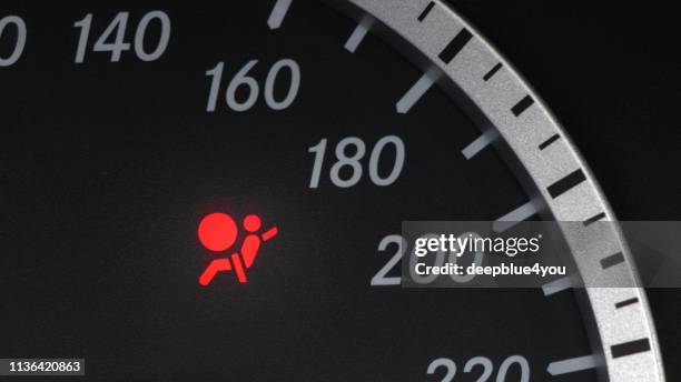 airbag controle wordt aangestoken - airbag stockfoto's en -beelden