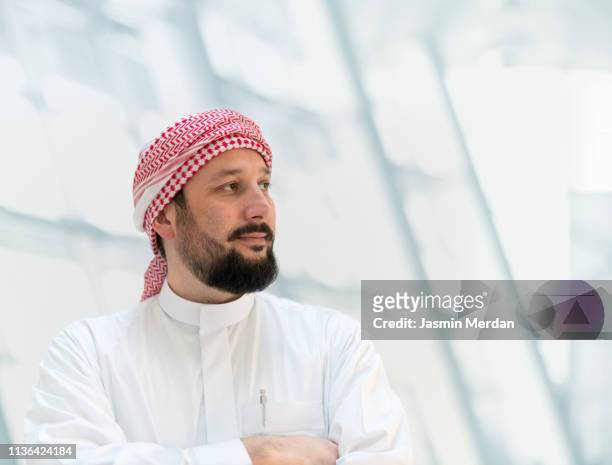businessman - saudi guy stock-fotos und bilder