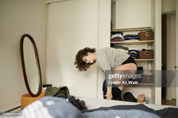 getting ready for the day - aankleden stockfoto's en -beelden