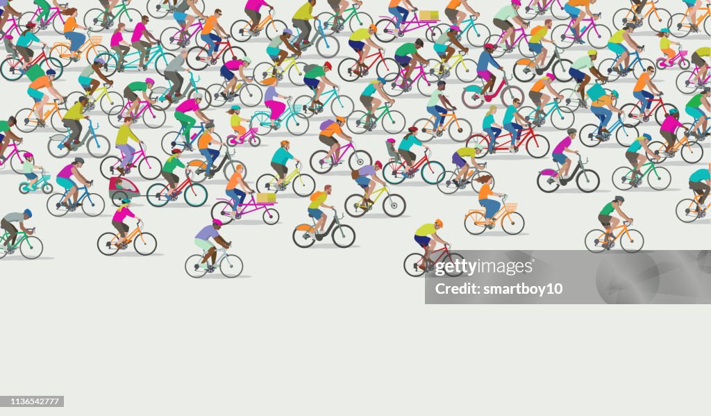Grupo de tipos diferentes de ciclistas