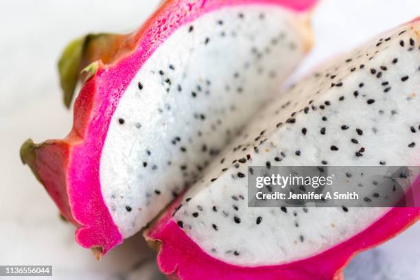 dragon fruit - dragon fruit fotografías e imágenes de stock