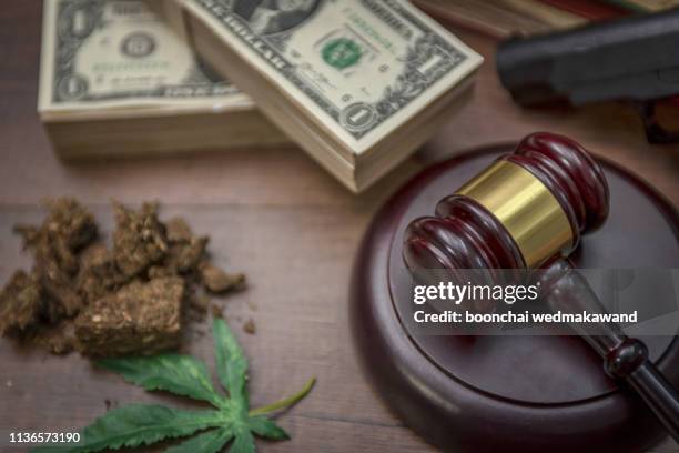 federal and state marijuana laws and money - bill legislation foto e immagini stock