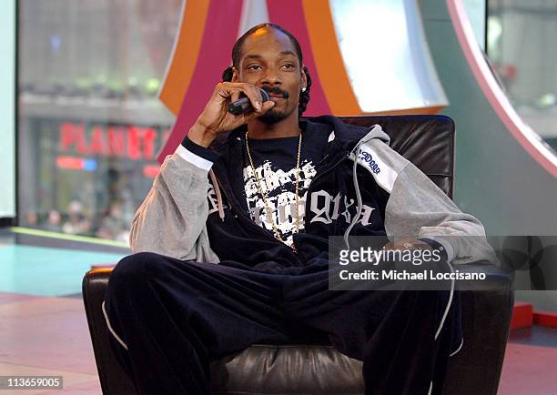 Snoop Dogg during Orlando Bloom, Ludacris and Snoop Dogg Visit MTV's "TRL" - May 4, 2005 at MTV Studios, Times Square in New York City, New York,...