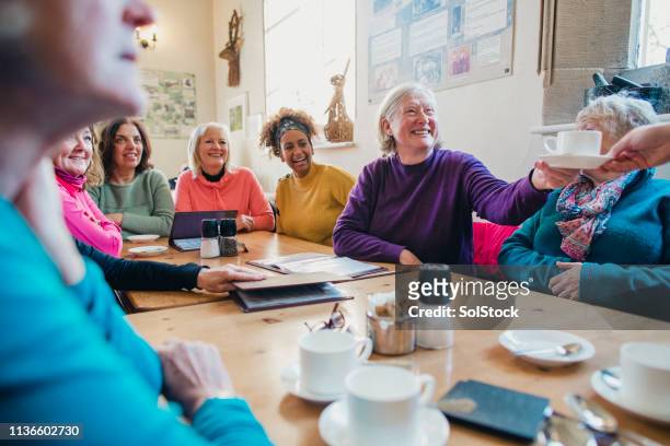 women's club at the cafe - breakfast meeting stock pictures, royalty-free photos & images