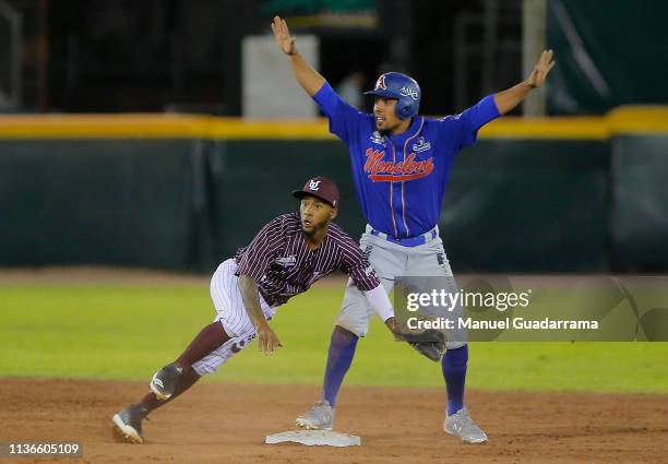 Erick Aybar of Acereros and Edgar Muñoz of Algodoeneros, during the match between Acereros de Monclova and Algodoneros Union Laguna as part of the...