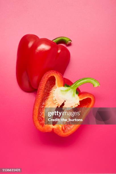 still life of sliced red bell peppers on pink background - bell pepper 個照片及圖片檔