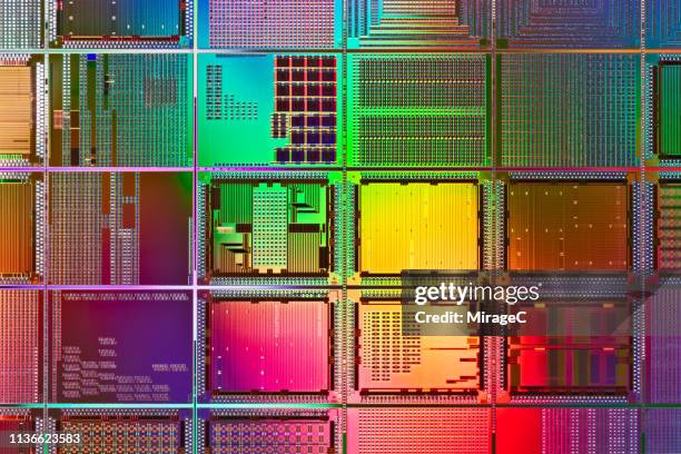 multi colored computer wafer macrophotography - nanotecnologia foto e immagini stock