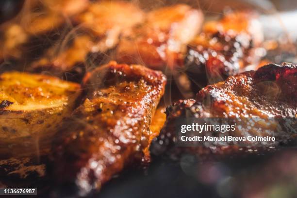 grilled ribs - schwein grill stock-fotos und bilder