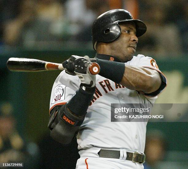 San Francisco Giants slugger Barry Bonds follows his single hit in the second inning during a game of the Japan-US All-Stars exhibition baseball...