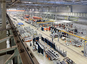 Industrial plant for the production of large mechanisms, machines and structures