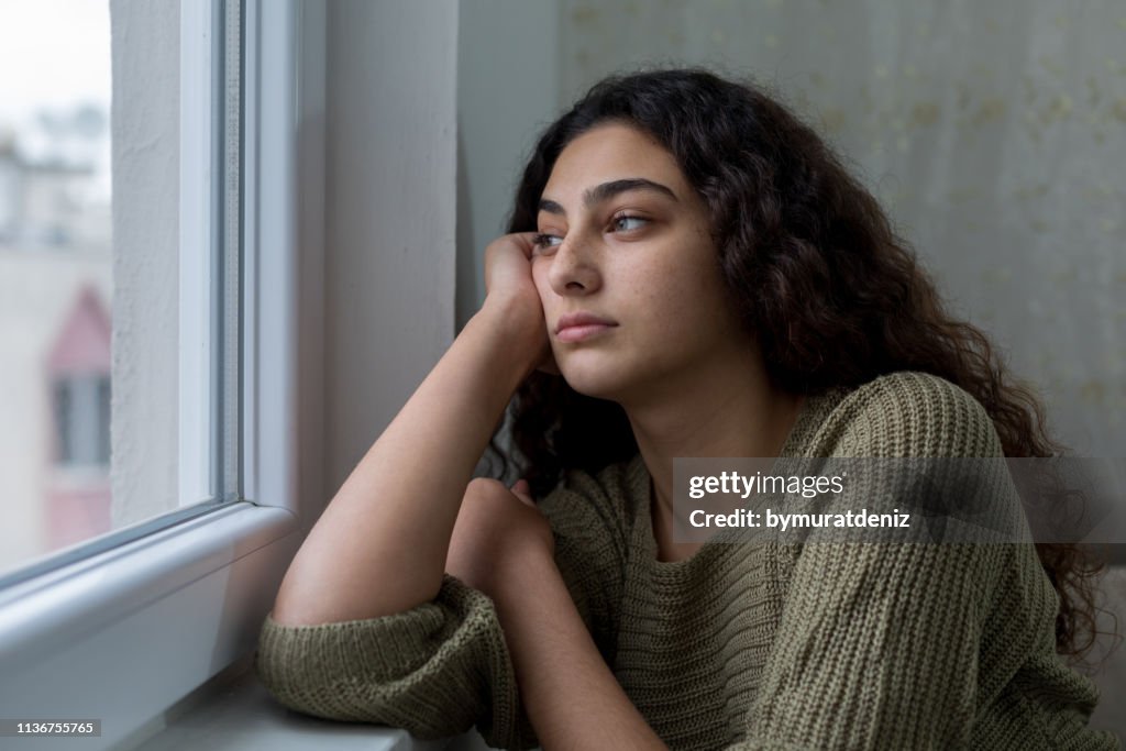 Traurige unglückliche Teenager-Mädchen