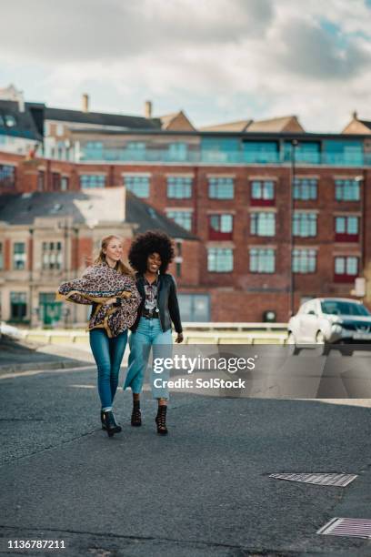 city life with friends - north shields fotografías e imágenes de stock