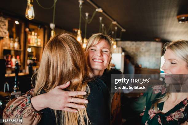 embracing with friends - bar tender photos et images de collection