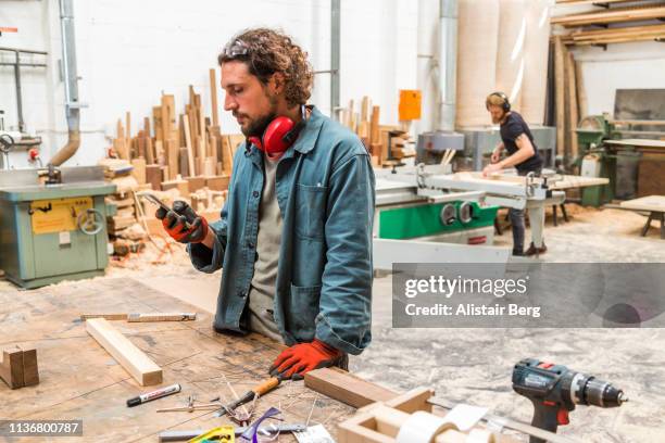 Machine Shop Workmanship Machine Shop Work Benches Fotografías e imágenes de stock - Getty Images