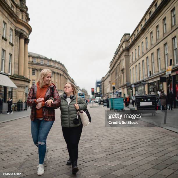 girls shopping in town - town square bildbanksfoton och bilder