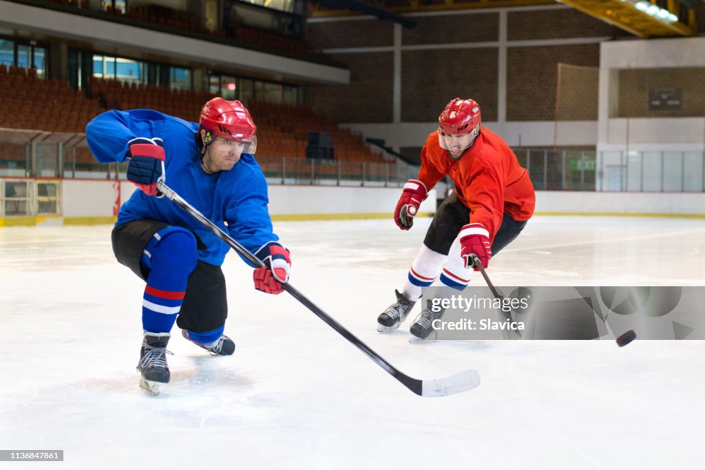 Ice hockey players playing ice hockey