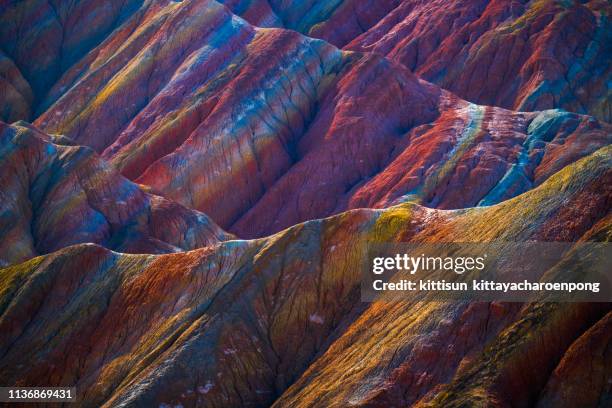 rainbow mountains, zhangye danxia geopark, china - landscap with rainbow fotografías e imágenes de stock